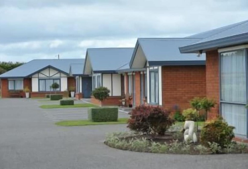 Tudor Lodge Motel