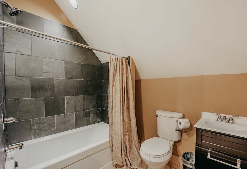 79mbr   Hot Tub   Pets Ok   Wifi   Bbq