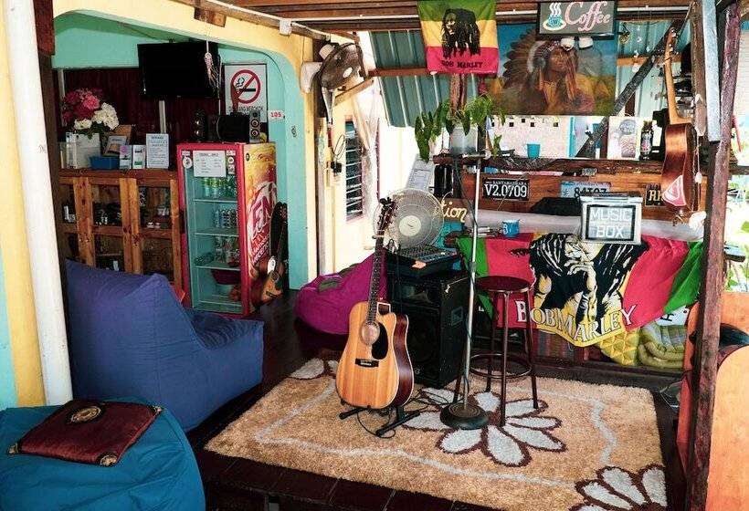 ユースホステル Indiana Cafe And Beds