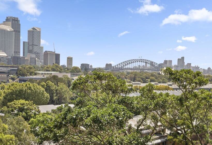 Общежитие Azzuro Pod Hotel   Potts Point
