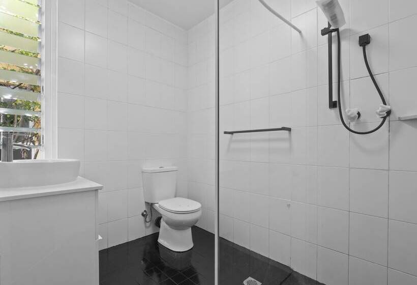 Общежитие Azzuro Pod Hotel   Potts Point