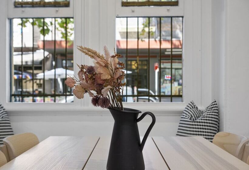 Общежитие Azzuro Pod Hotel   Potts Point