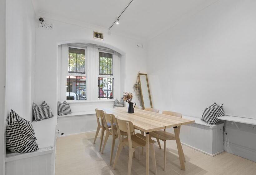 Общежитие Azzuro Pod Hotel   Potts Point