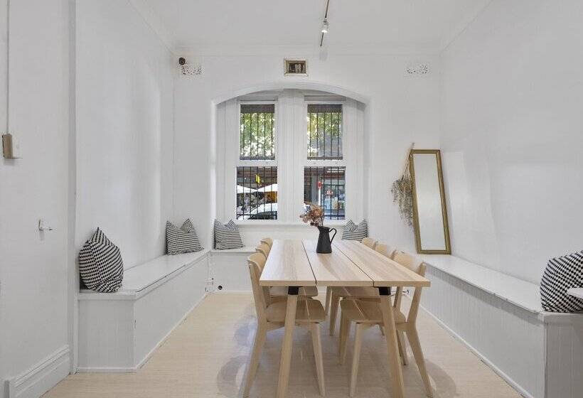 Общежитие Azzuro Pod Hotel   Potts Point