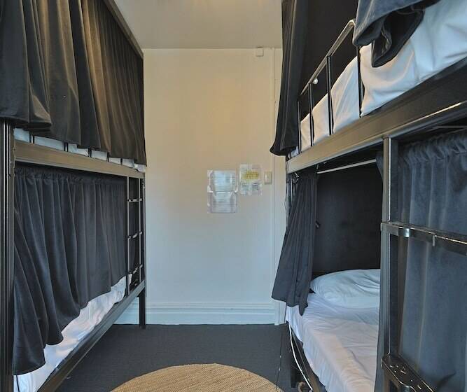 Общежитие Azzuro Pod Hotel   Potts Point