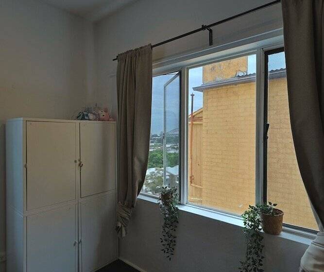 Общежитие Azzuro Pod Hotel   Potts Point