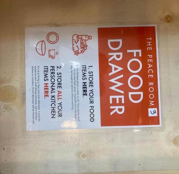 فندق صغير Whole Family   Barrette