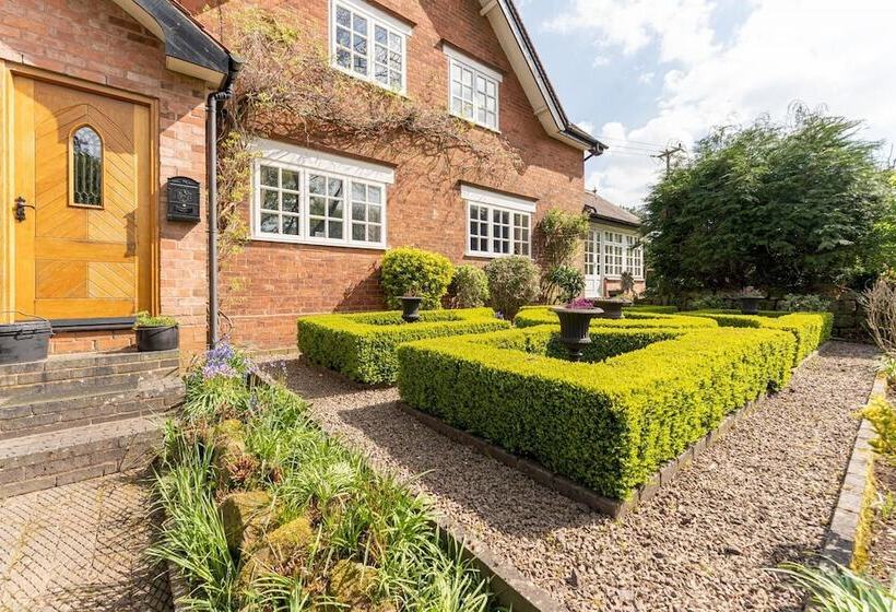 Beautiful Country Cottage