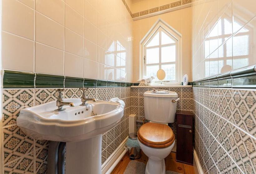 Beautiful Country Cottage