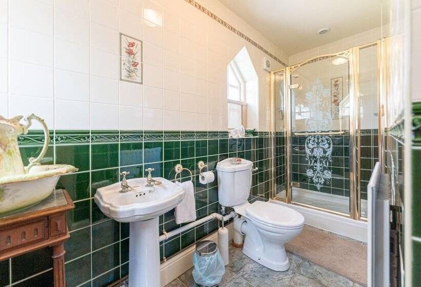 Beautiful Country Cottage