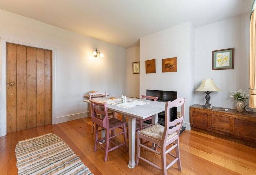 Beautiful Country Cottage