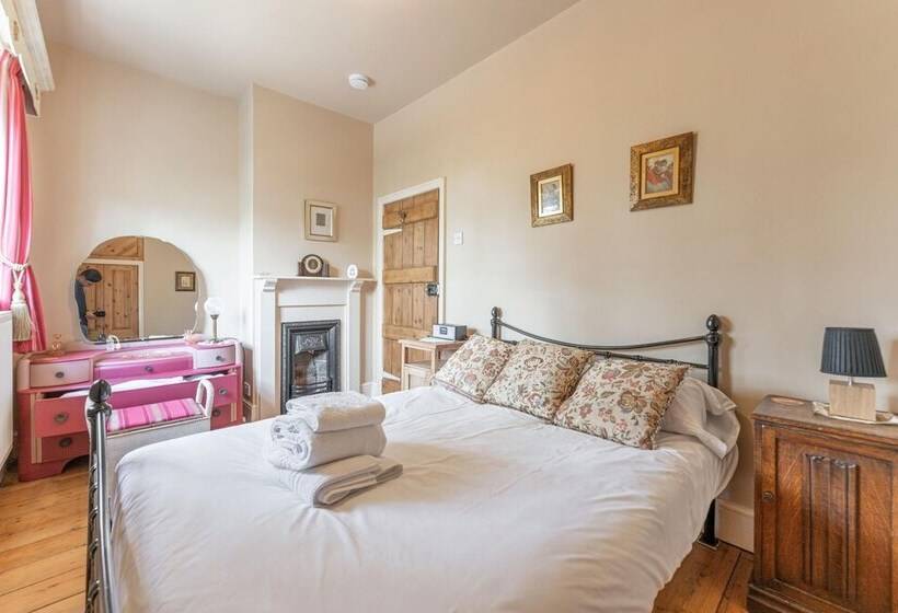 Beautiful Country Cottage