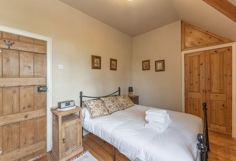 Beautiful Country Cottage