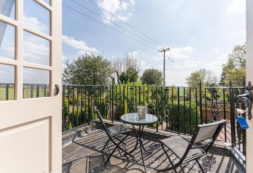 Beautiful Country Cottage