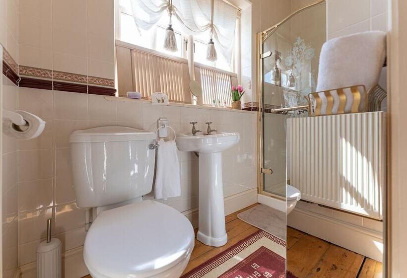 Beautiful Country Cottage