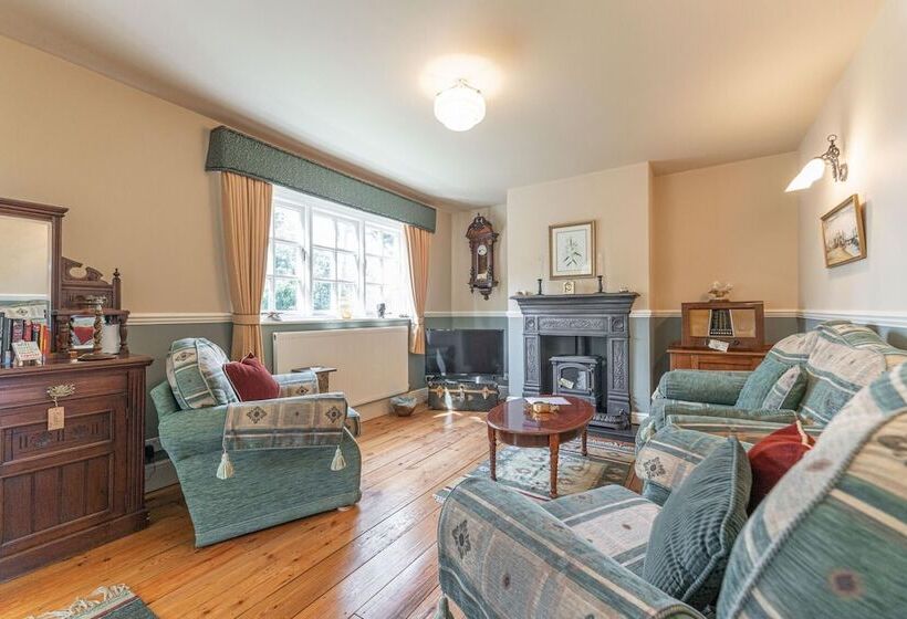 Beautiful Country Cottage