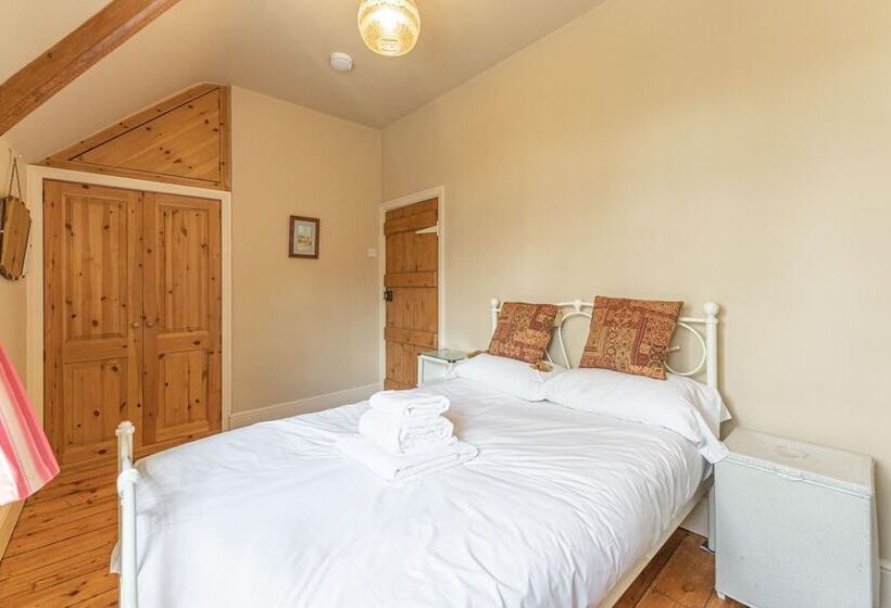 Beautiful Country Cottage