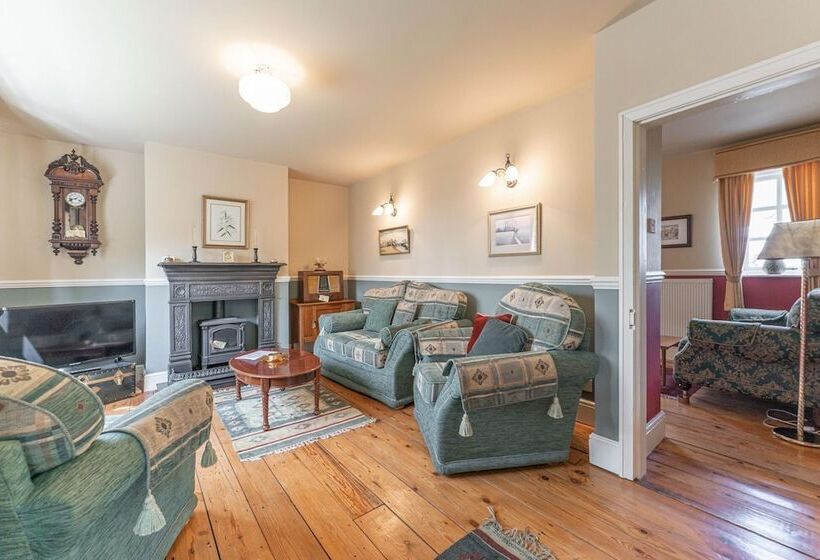 Beautiful Country Cottage