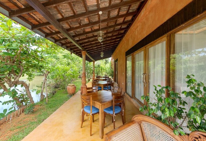 مبيت وإفطار Dcanal House