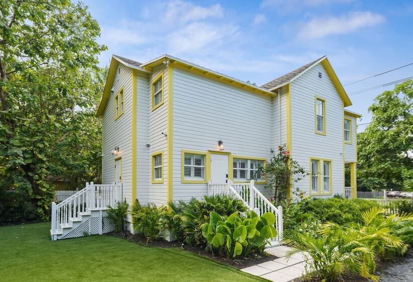 Bed and Breakfast Stirrup House By Pattio