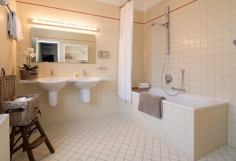 Living Am Carlsplatz