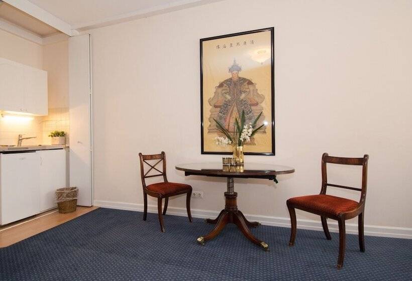 Living Am Carlsplatz