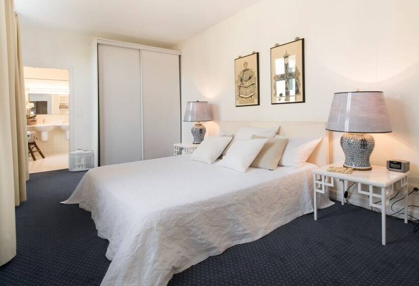 Living Am Carlsplatz