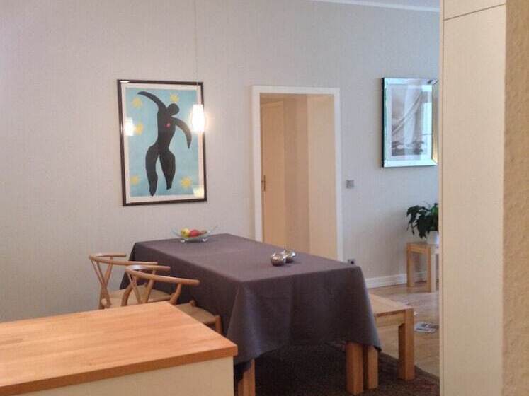 Living Am Carlsplatz