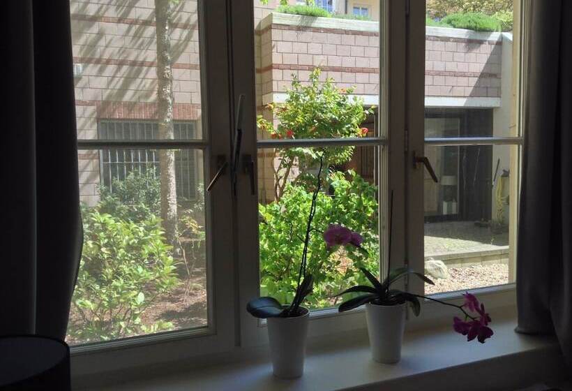 Living Am Carlsplatz