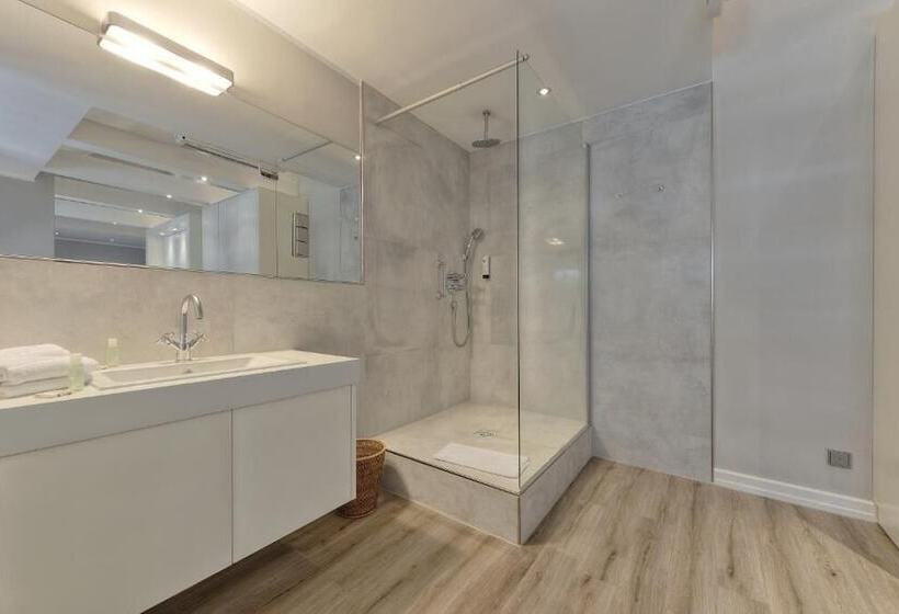 Living Am Carlsplatz