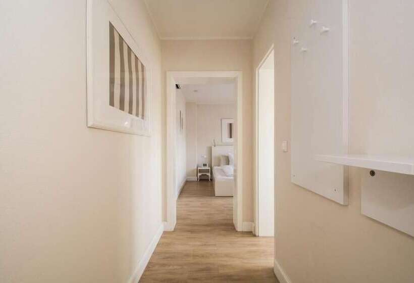 Living Am Carlsplatz