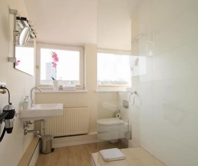 Living Am Carlsplatz