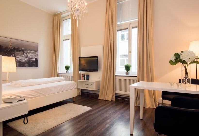 Living Am Carlsplatz