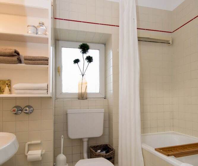 Living Am Carlsplatz