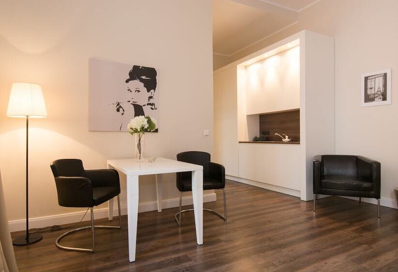 Living Am Carlsplatz