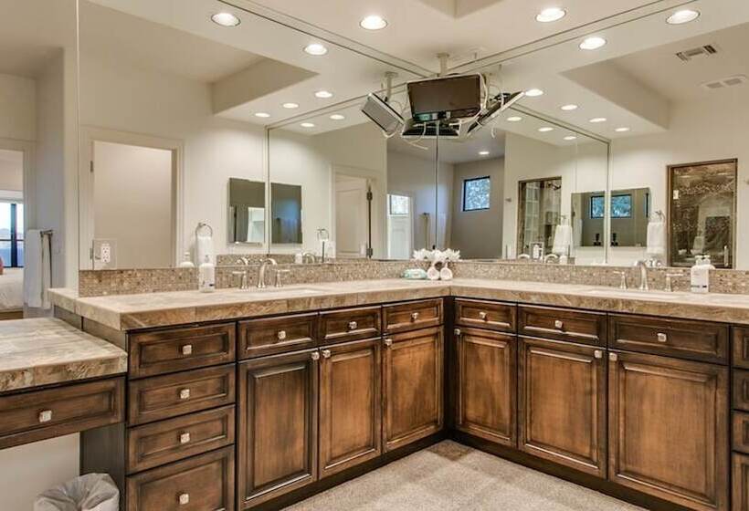 Casa Buenaluxurious Retreat W/2 Masters & Views!