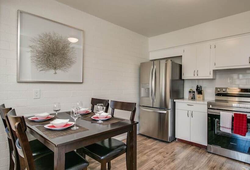 Cozy Arcadia Hideaway W/charm & Style!