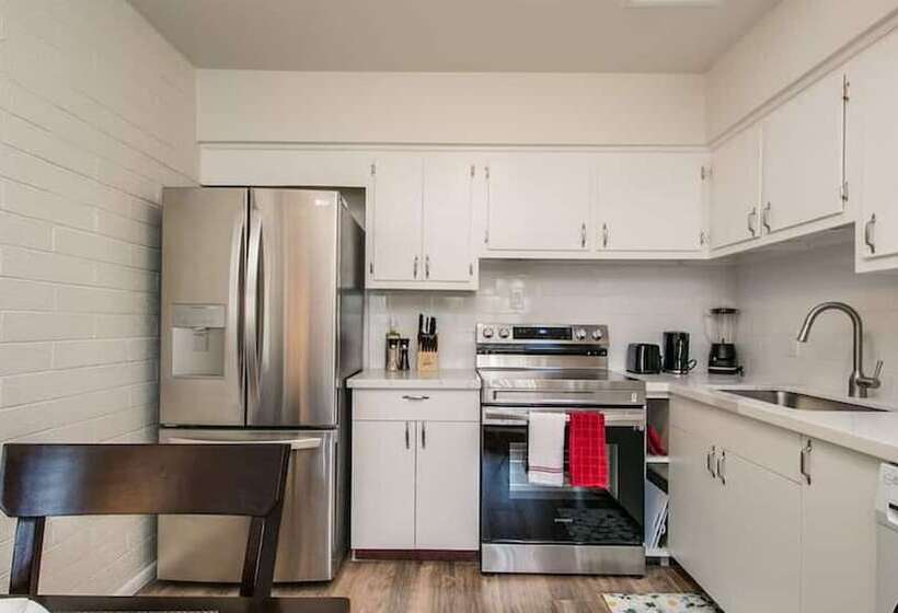 Cozy Arcadia Hideaway W/charm & Style!