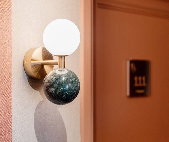 Edgar Suites Châtillon