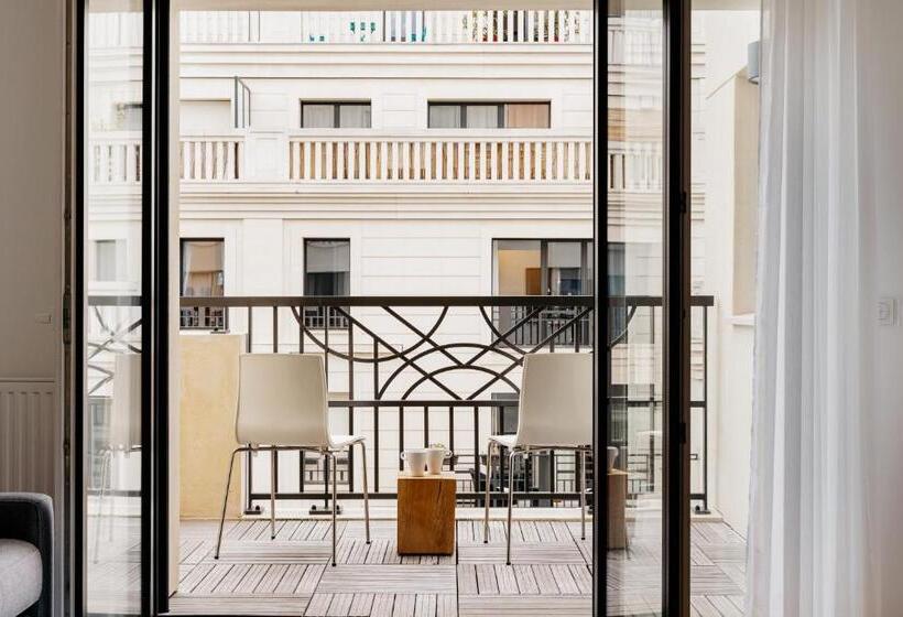 Edgar Suites Châtillon