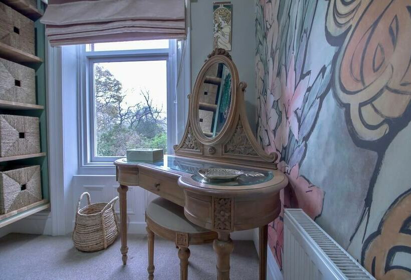 Fabulously Unique 3bd Home Sunderland