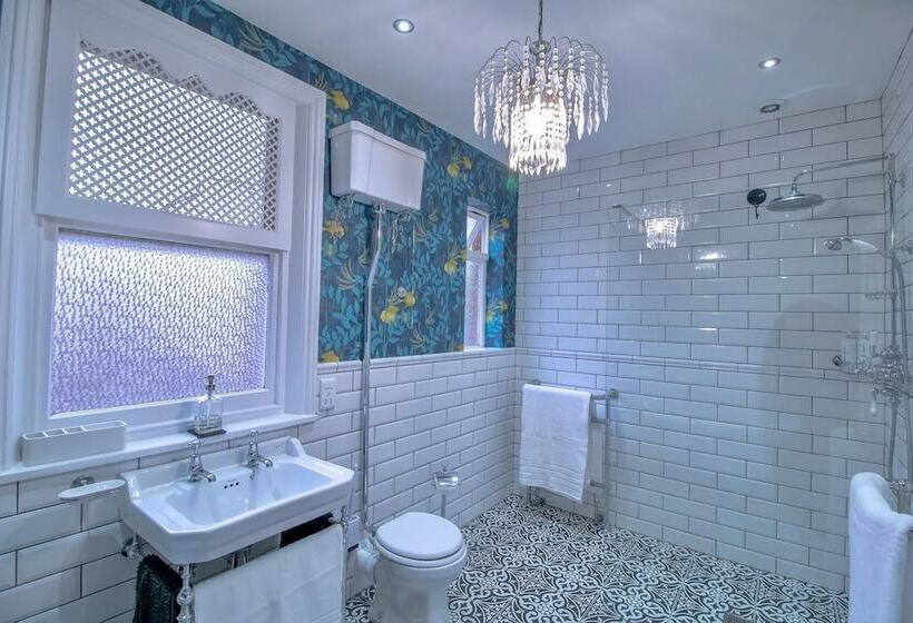 Fabulously Unique 3bd Home Sunderland