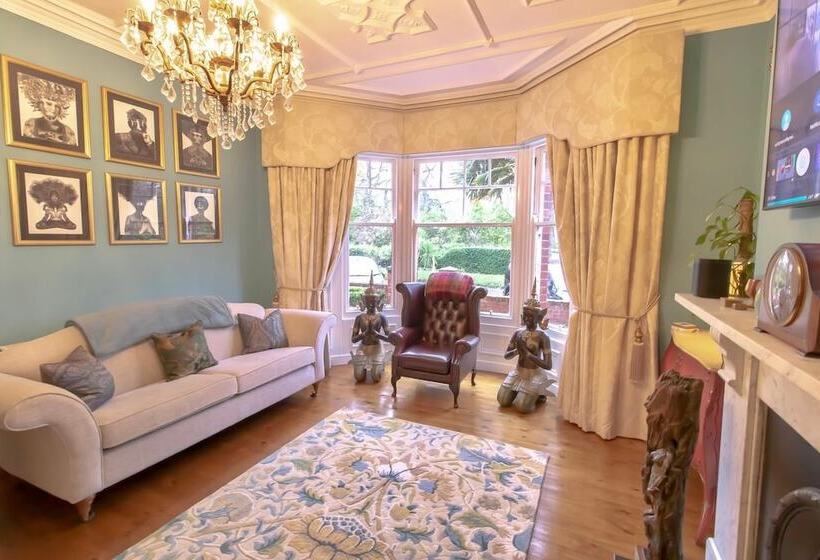 Fabulously Unique 3bd Home Sunderland