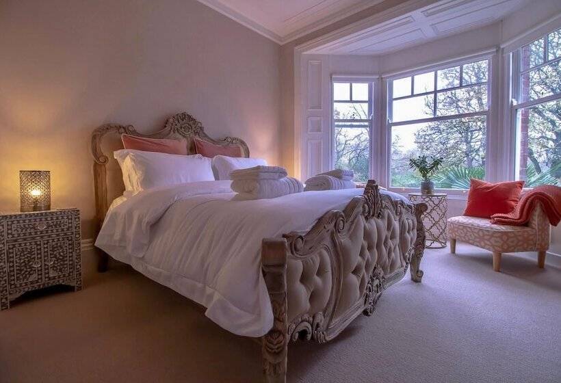 Fabulously Unique 3bd Home Sunderland