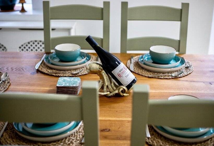 Fabulously Unique 3bd Home Sunderland