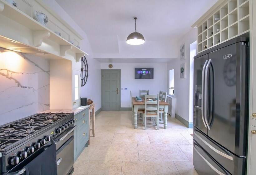 Fabulously Unique 3bd Home Sunderland