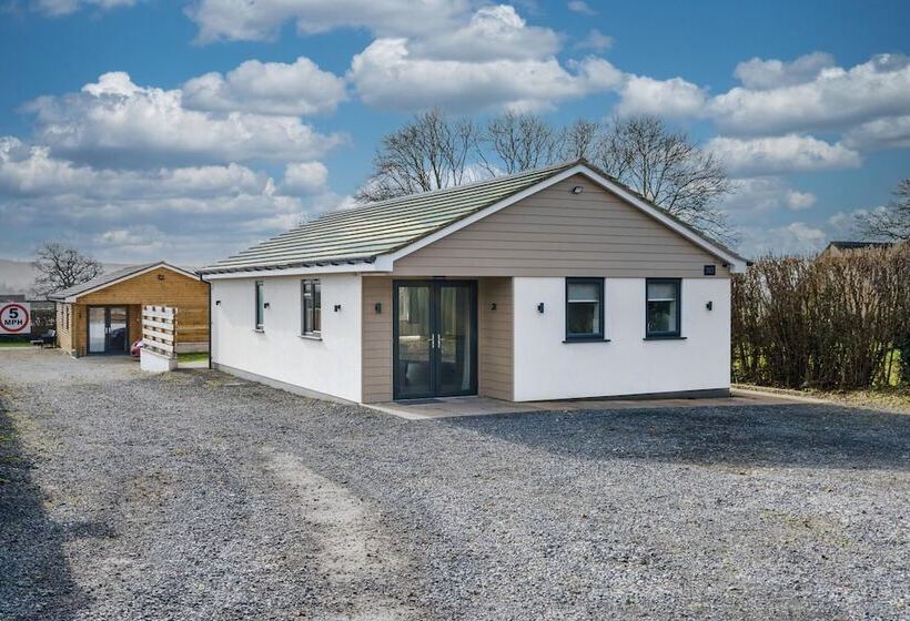 Fantastic And Sleek 3bd Home Wrington Bristol