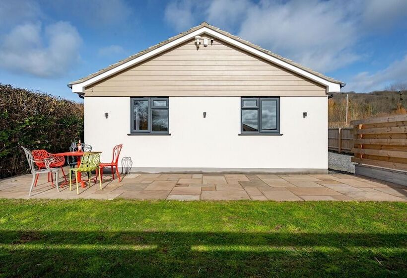 Fantastic And Sleek 3bd Home Wrington Bristol