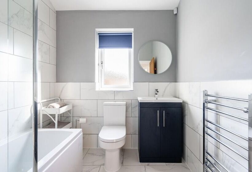 Fantastic And Sleek 3bd Home Wrington Bristol