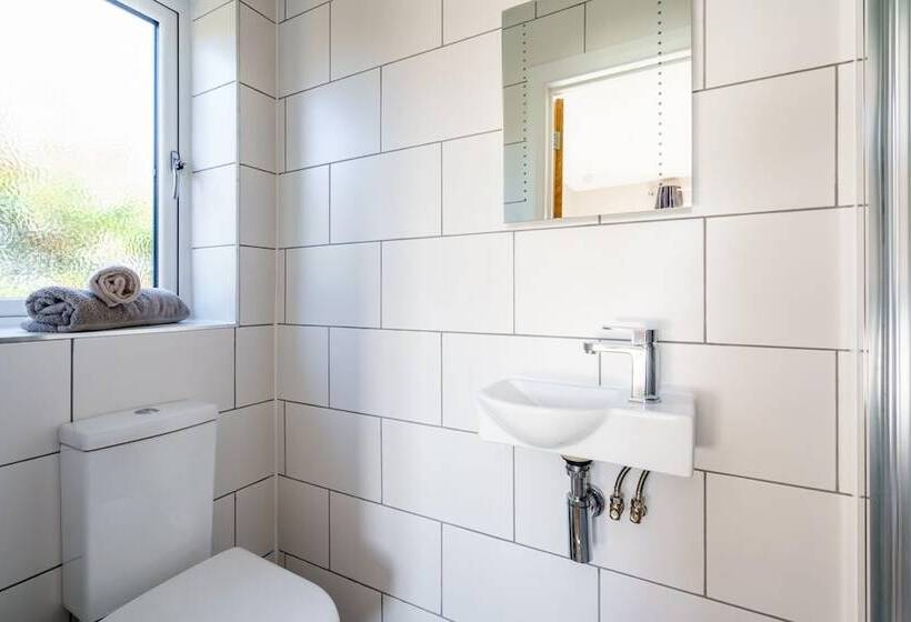 Fantastic And Sleek 3bd Home Wrington Bristol